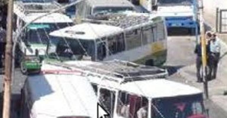 تجار الكرك يعتصمون للمطالبة بدخول الباصات للسوق