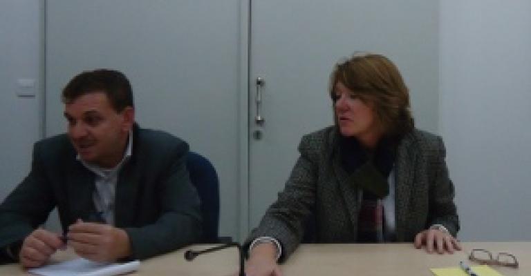 وكالة الغوث تقدم خدماتها للاجئين السوريين