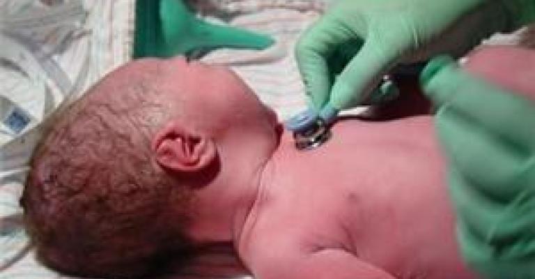 ولادة داخل سيارة الإسعاف