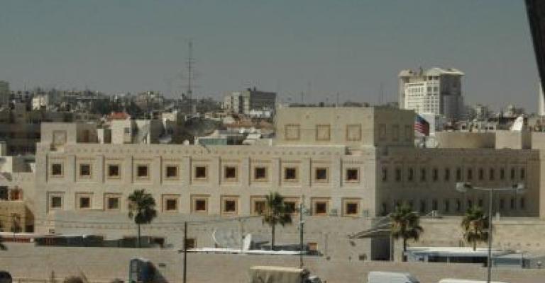 إحزاب قومية ويسارية تعتصم أمام السفارة الأميركية دفاعا عن سوريا