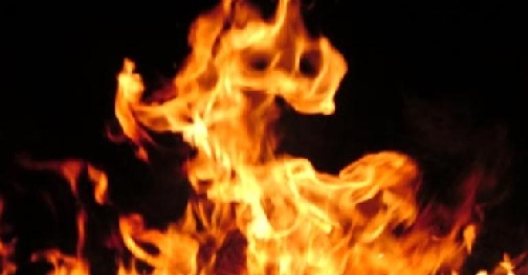 إخماد حريق منزل في جبل الزهور
