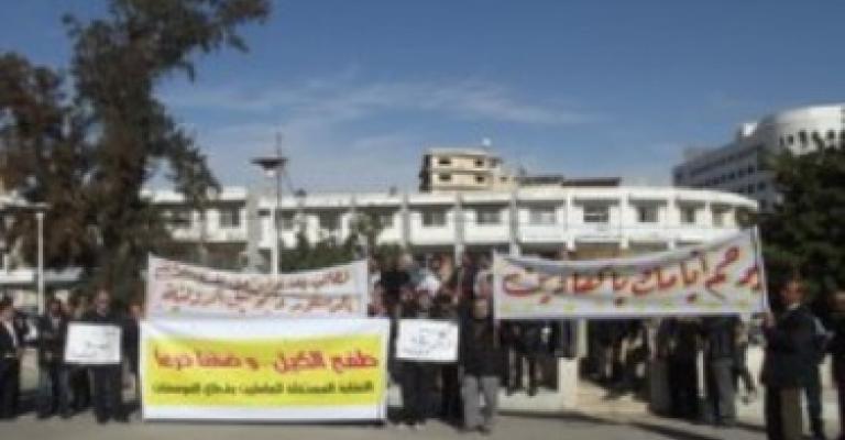 "العمالية المستقلة" تطالب بحجب الثقة عن وزير العمل 