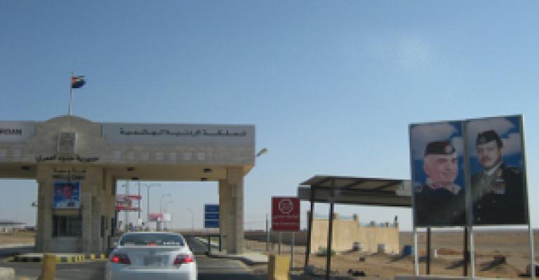 الجمارك تحبط تهريب ريالات وذهب