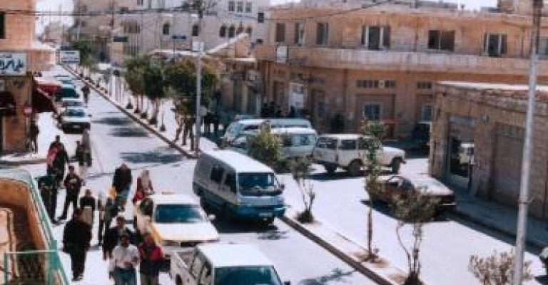 المفرق: اعتصام للاحتجاج على عمل السيارات الخاصة