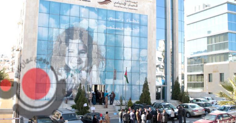 موظفو الضمان يواصلون إضرابهم لليوم الثالث موظفو الضمان يواصلون إضرابهم لليوم الثالث