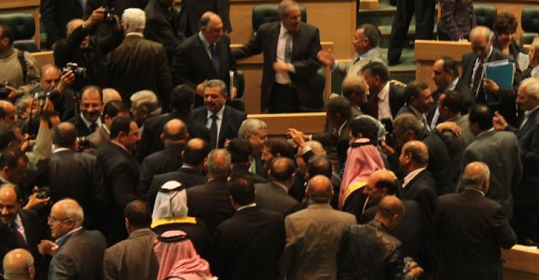 فيديو الخصاونة: لا امتياز كامل لأي شركة دون قانون والنواب يصفقون فيديو الخصاونة: لا امتياز كامل لأي شركة دون قانون والنواب يصفقون