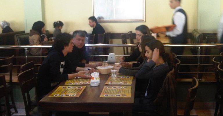 فيديو..الملك يتناول الغداء في ابو جبارة