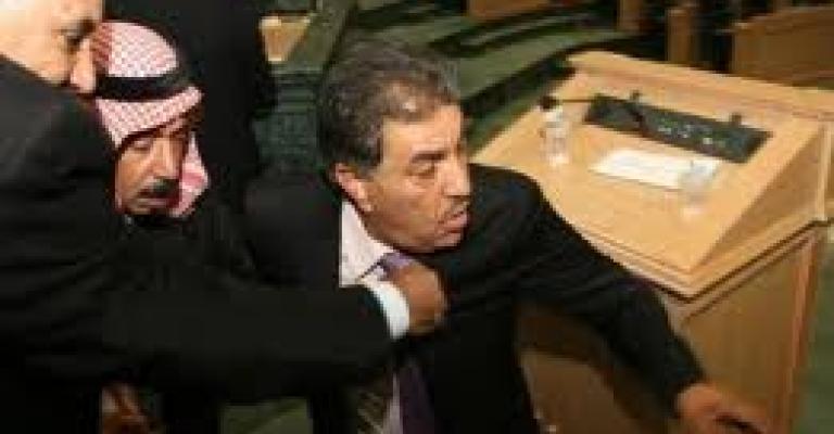  فيديو الزعبي: نائب ومصور تلفزيوني تحت القبة