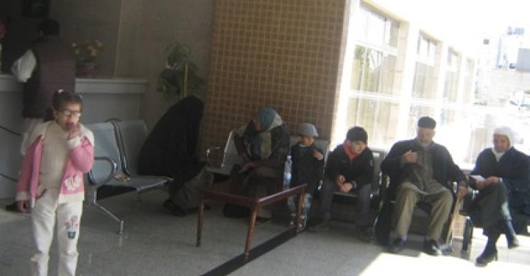 مرضى ليبيون يشكون سوء الخدمات الطبية والاستغلال في المستشفيات الخاصة