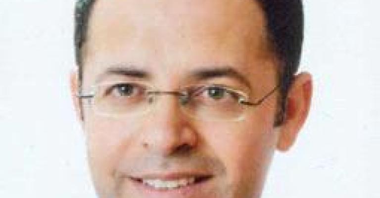 الرأي توقف البراري عن الكتابة لتأييده الملكية الدستورية