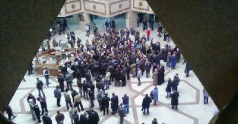 موظفو المحاكم يضربون ووزارة العدل تتعهد بصرف المستحقات