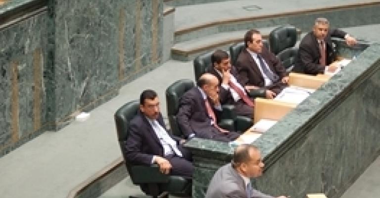 نواب يشكلون إئتلافا عوضا عن الاستقالة