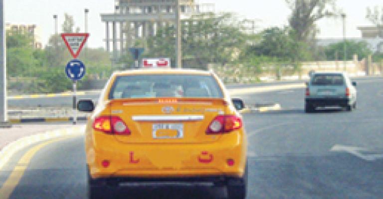 مدرب قيادة يعتدي على المتدربة ويبتزها بمساعده زوجته مدرب قيادة يعتدي على المتدربة ويبتزها بمساعده زوجته