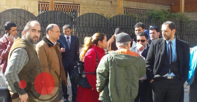 أصحاب فنادق يعتصمون أمام السفارة الليبية