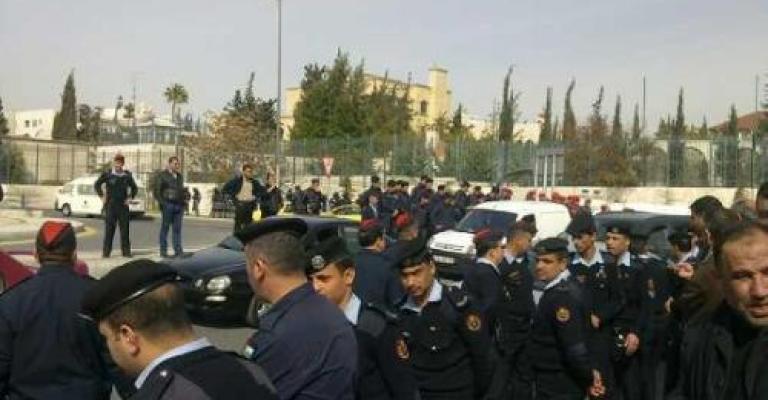 إدانة حزبية وشعبية لفض اعتصام الرئاسة إدانة حزبية وشعبية لفض اعتصام الرئاسة