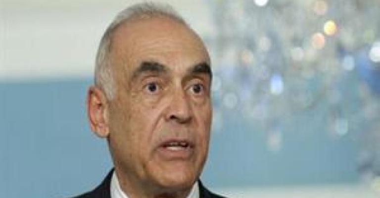 السفير المصري ينفي أزمة دبلوماسية عقب فض اعتصام مصري السفير المصري ينفي أزمة دبلوماسية عقب فض اعتصام مصري