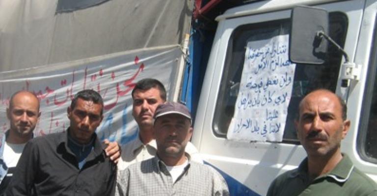 سائقو جمرك عمان.. ظروف صعبة تدفعهم للاعتصام