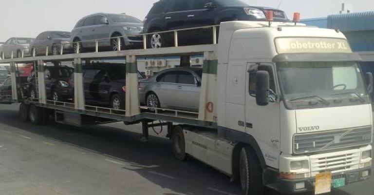 اعتصام سائقي شاحنات تصدير السيارات اعتصام سائقي شاحنات تصدير السيارات