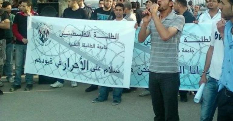 معتصمون أمام الأمم المتحدة: كلنا معكم أسرانا