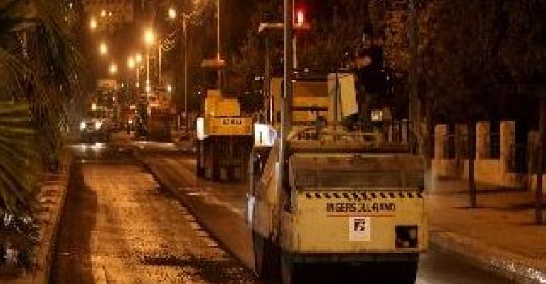 اعمال تعبيد شوارع العاصمة تتواصل صباحا ومساء