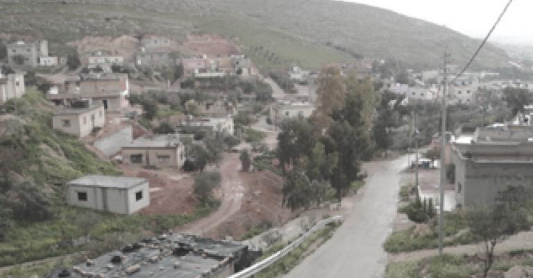 أم عياش..فقر وأمية وغياب خدمات أم عياش..فقر وأمية وغياب خدمات