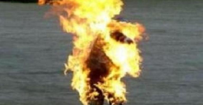 أمن النواب يحول دون إحراق مواطن لنفسه