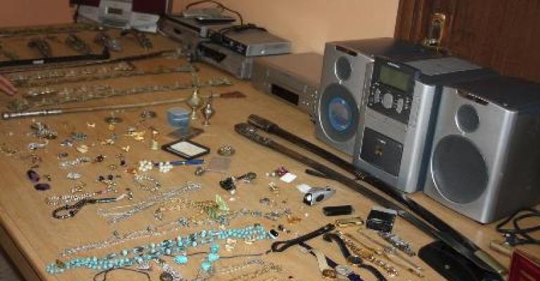 القبض على مجموعة مختصة بسرقة المنازل