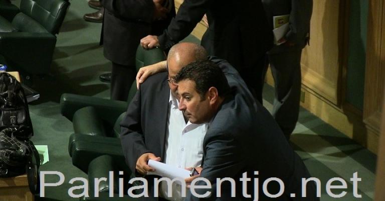 غياب الحماسة عن خطب الوداع لمناقشات اليوم الأول للثقة