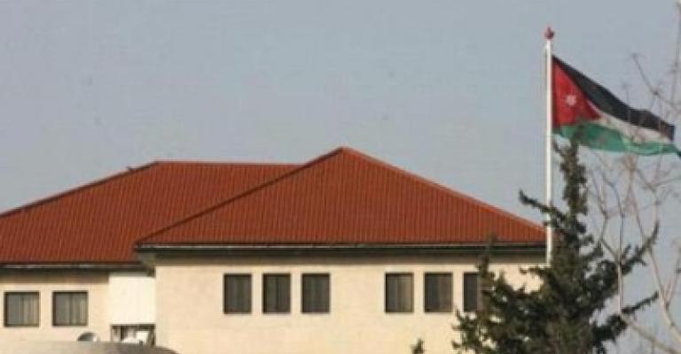 سائقو كوستر عمان- اربد يعتصمون امام الرئاسة سائقو كوستر عمان- اربد يعتصمون امام الرئاسة