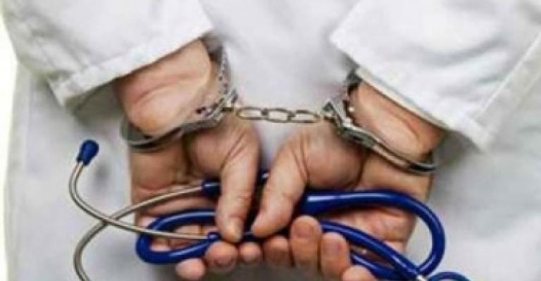 الأطباء في وقفة نعم لحق المريض في الشفاء..نعم لعدم توقيف الطبيب” الأطباء في وقفة نعم لحق المريض في الشفاء..نعم لعدم توقيف الطبيب”