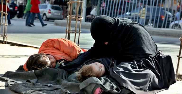 رغم حملات المكافحة سيدة تتسول في عمان- عدسة احمد عبده /فيسبوك