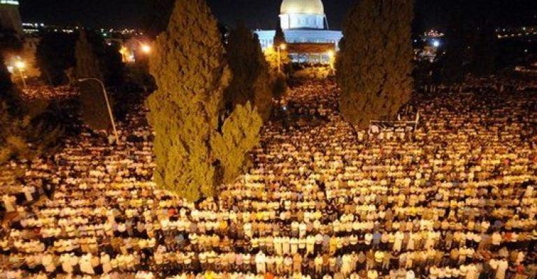 احياء ليلة القدر في الاقصى لمن فوق 40 عاما 