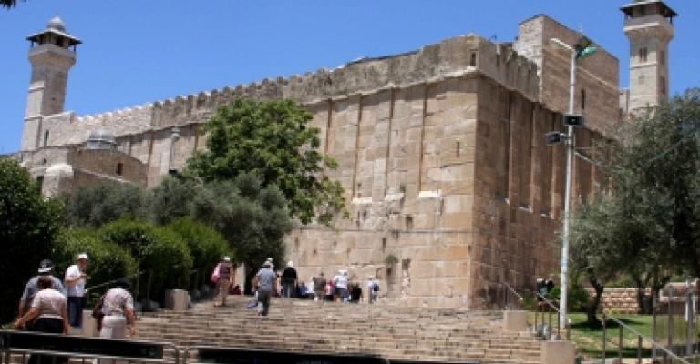 قوات الاحتلال تغلق الحرم الإبراهيمي امام المصلين