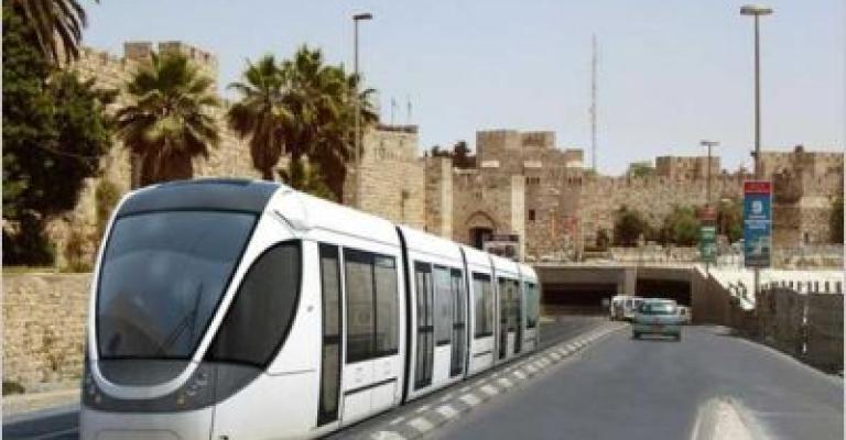 قطار اسرائيلي بالقدس يهدد الثقافة والاقتصاد ومعالم المدينة قطار اسرائيلي بالقدس يهدد الثقافة والاقتصاد ومعالم المدينة