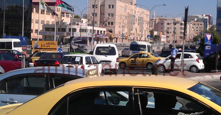 ازدحام على الدوار السابع رغم وجود شرطي سير – عدسة مصعب الشوابكة