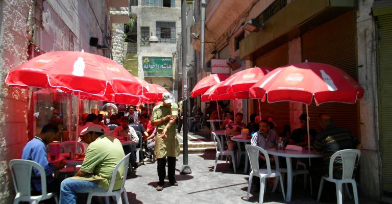 مطعم هاشم بوسط البلد- عدسة لورا شامبرلين