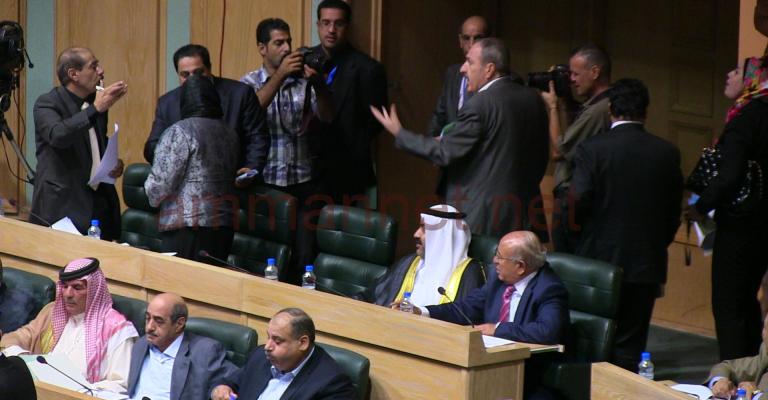 4 نواب يستقيلون من لجنة التوجيه واتهامات بالضغط عليهم لإقرار قانون المطبوعات