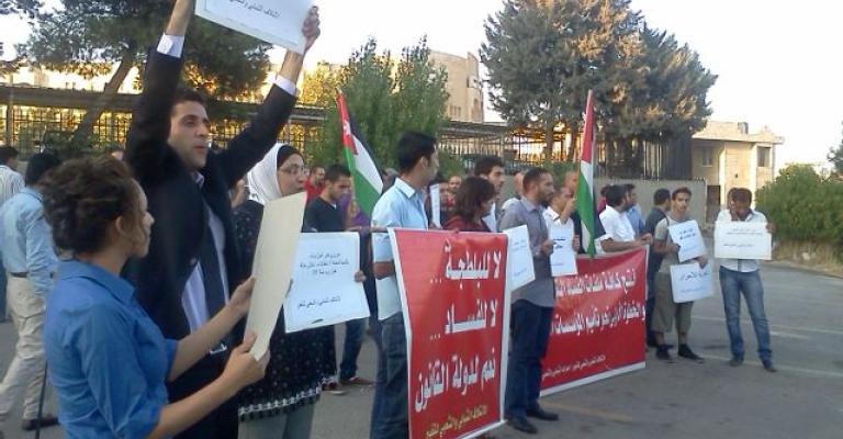 أنباء عن اعتقال اثنين من المعتصمين أمام وزارة الداخلية