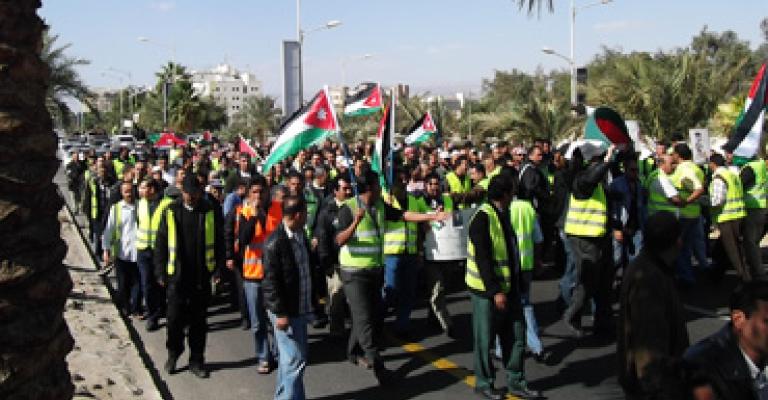 عمال الموانئ: محاولة انتحار وانهيار عصبي بعد تهديد بالفصل 