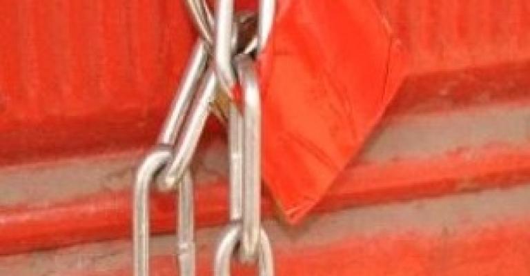 ضبط 20 طن مواد فاسدة في مستودع شركة 