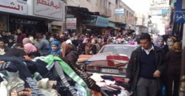 وادي السير: اصحاب البسطات يحرقونها احتجاجا وادي السير: اصحاب البسطات يحرقونها احتجاجا