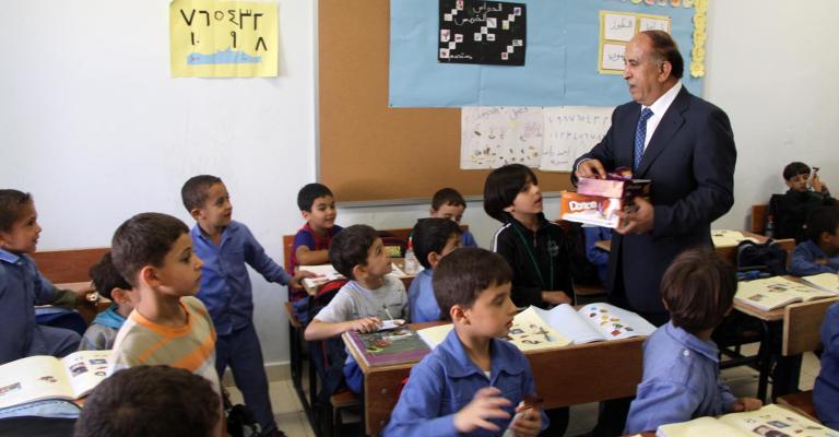 وزير الصحة عبد اللطيف وريكات يوزع التغذية على الطلاب جولة لتفقد المقاصف 