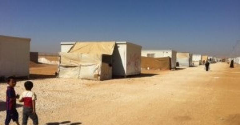 اللاجئون السوريون بحاجة الى 16 الف كرفان 