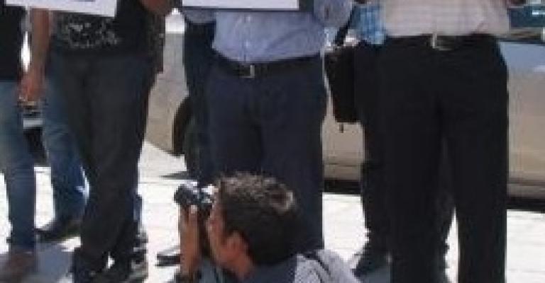 معتصمون أمام الديوان: حرية حرية مش مكارم ملكية