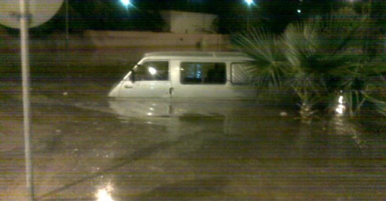 مع بداية موسم المطر، العقبة تتعرض لفيضان 