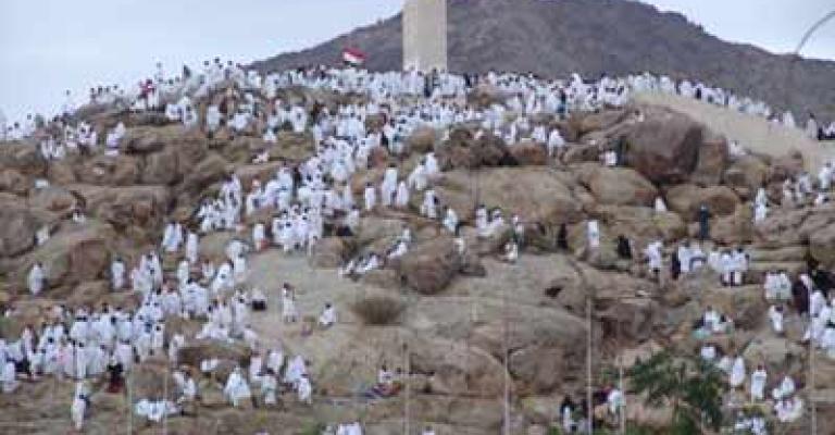 ضيوف الرحمن يتجهون لصعيد عرفات 