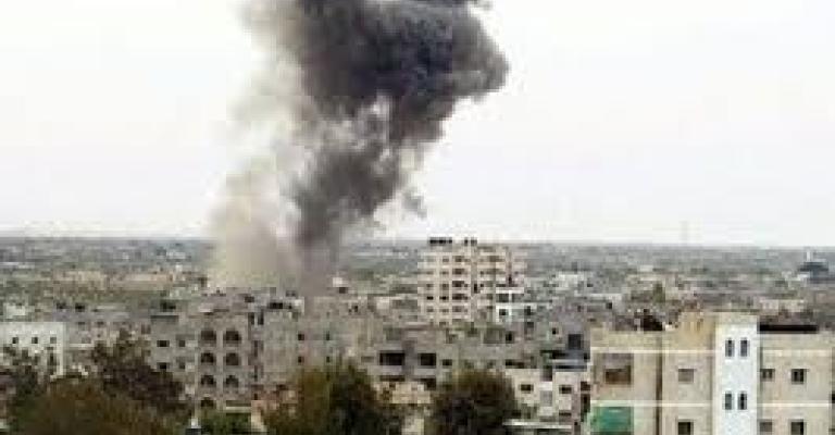 استشهاد فلسطيني وإصابة آخر إثر غارة جوية إسرائيلية