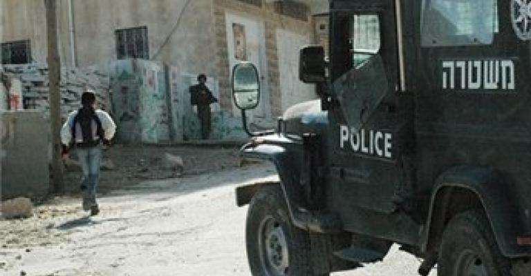 اعتقال 4 فلسطينيين في الخليل بينهم سيدة