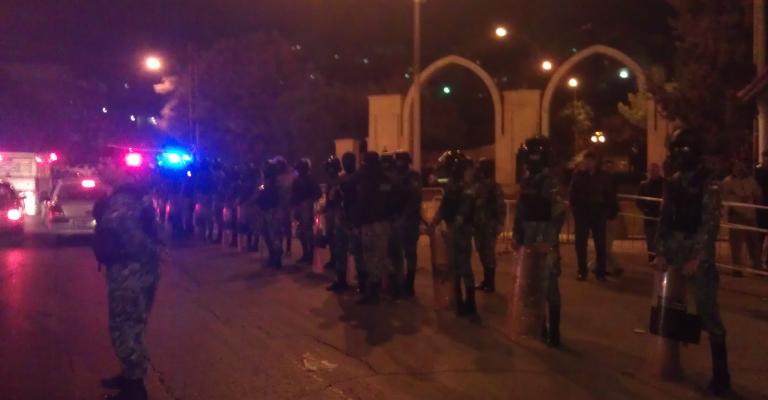 اعتصام الديوان ينتقل إلى الساحة الهاشمية-فيديو وصور اعتصام الديوان ينتقل إلى الساحة الهاشمية-فيديو وصور