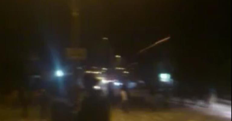 فيديو: شغب في مخيم حطين والدرك يسمح لمواطنين بمؤازرته فيديو: شغب في مخيم حطين والدرك يسمح لمواطنين بمؤازرته